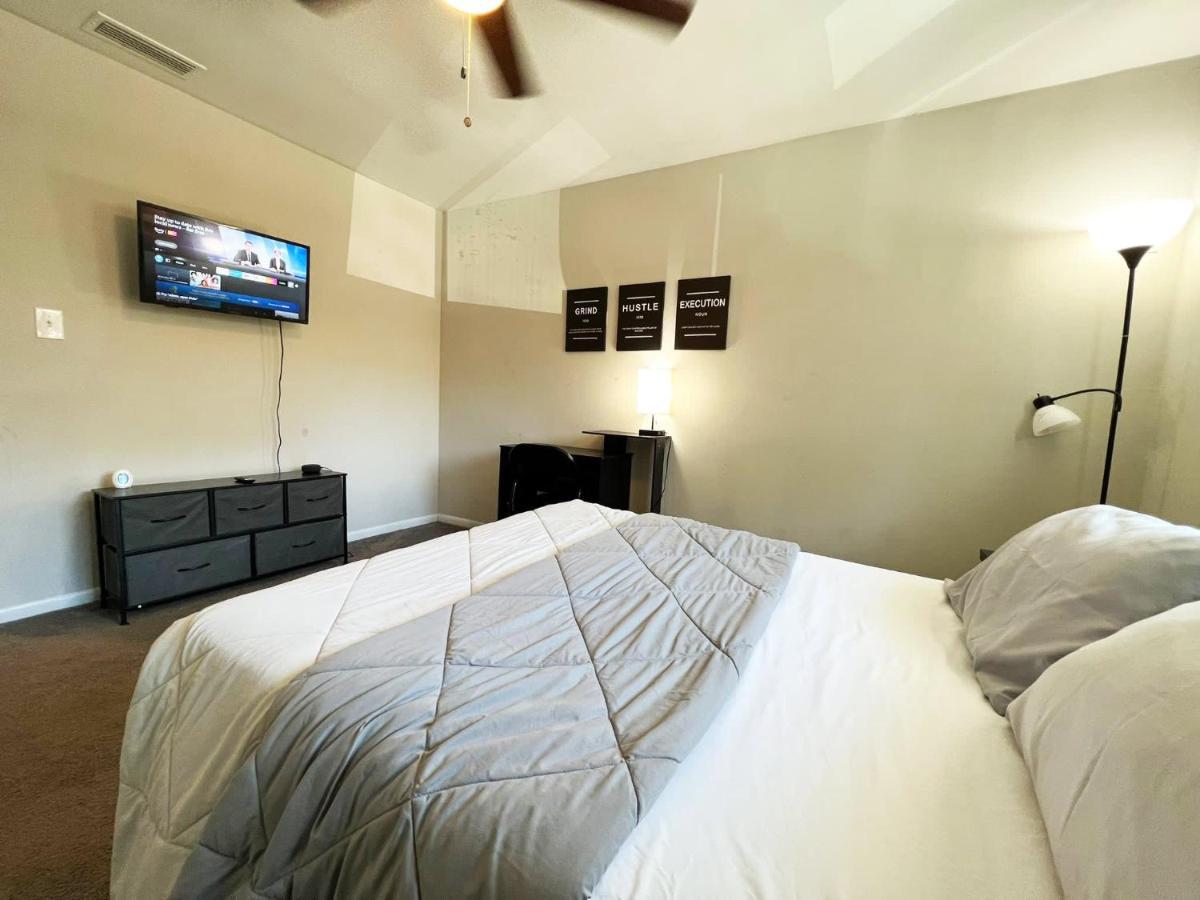 The Lux 28 Tvs Every Room Free Wifi Atlanta Extérieur photo