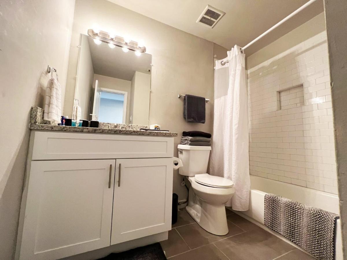 The Lux 28 Tvs Every Room Free Wifi Atlanta Extérieur photo